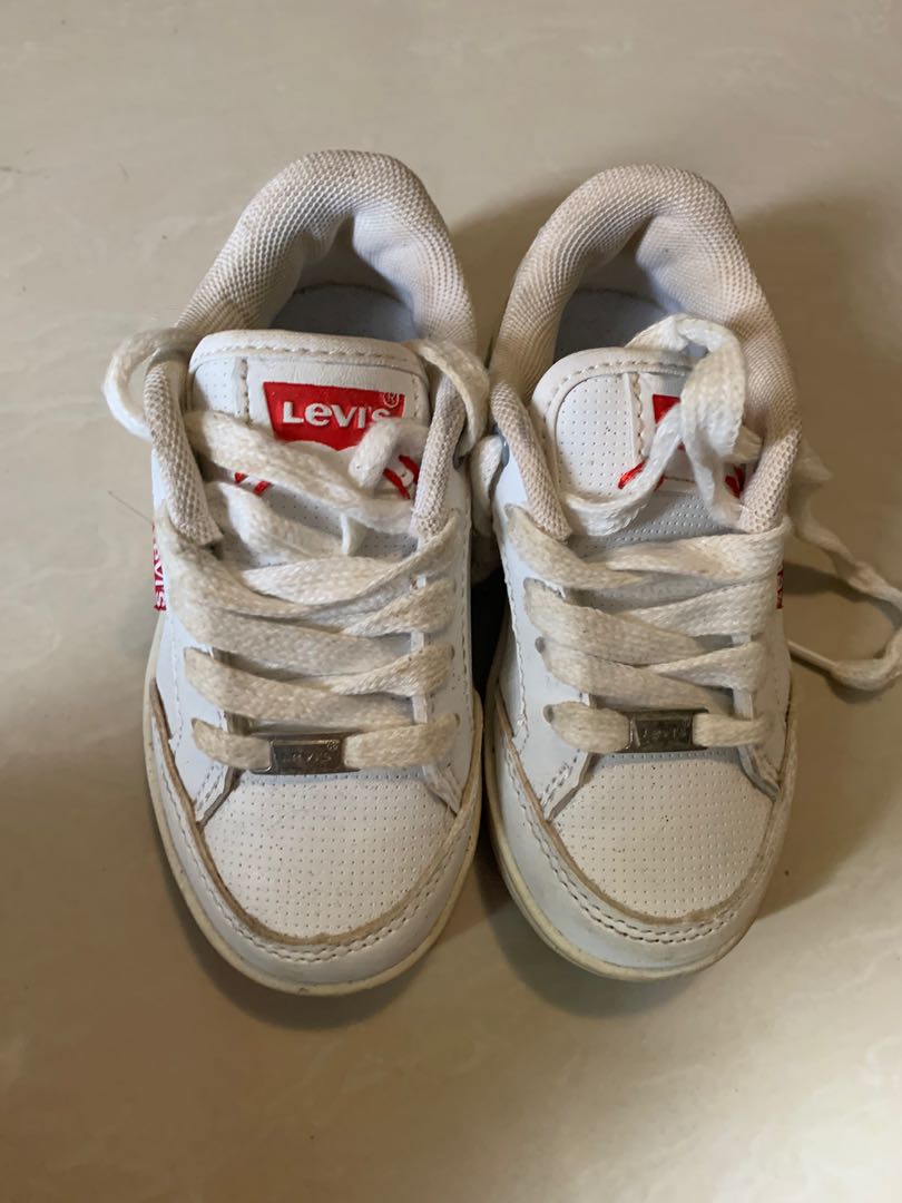 levis white sneakers
