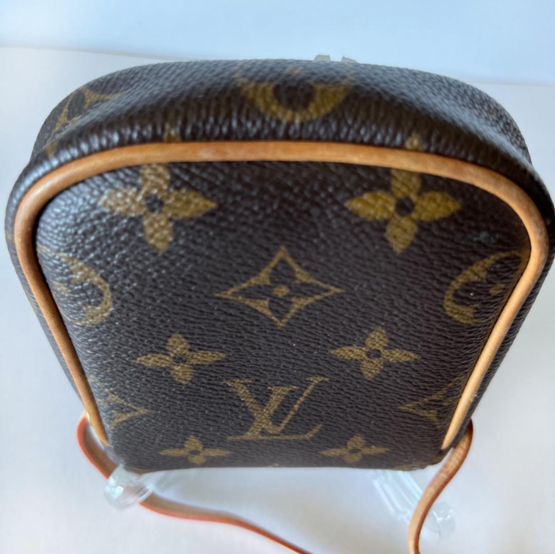 Louis-Vuitton-Monogram-Pochette-Cancun-Shoulder-Bag-M60018 – dct