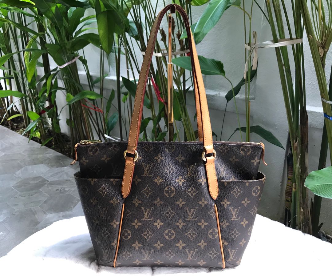 Louis Vuitton totally pm azur, Luxury, Bags & Wallets on Carousell