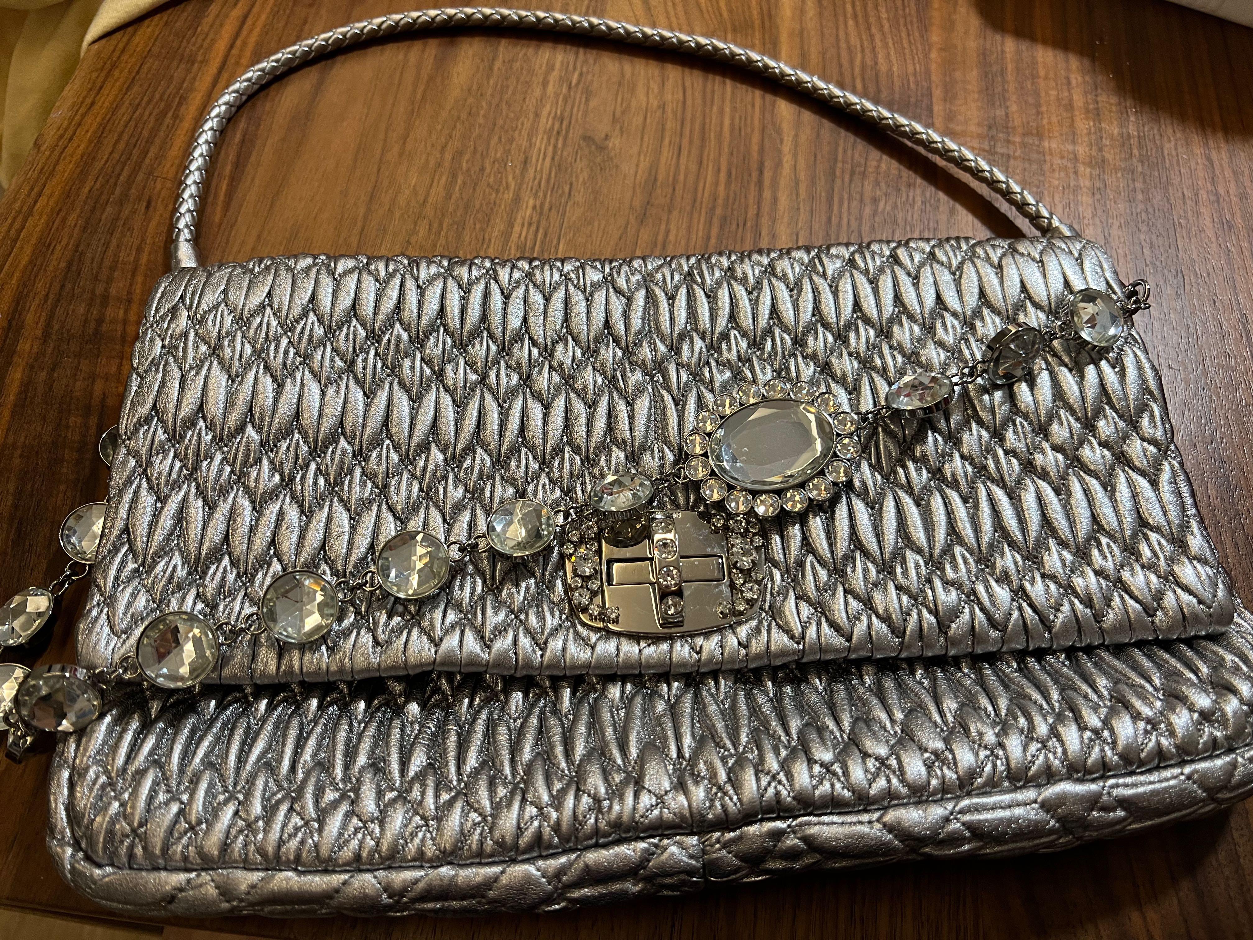 Matelassé leather shoulder on sale bag miu miu