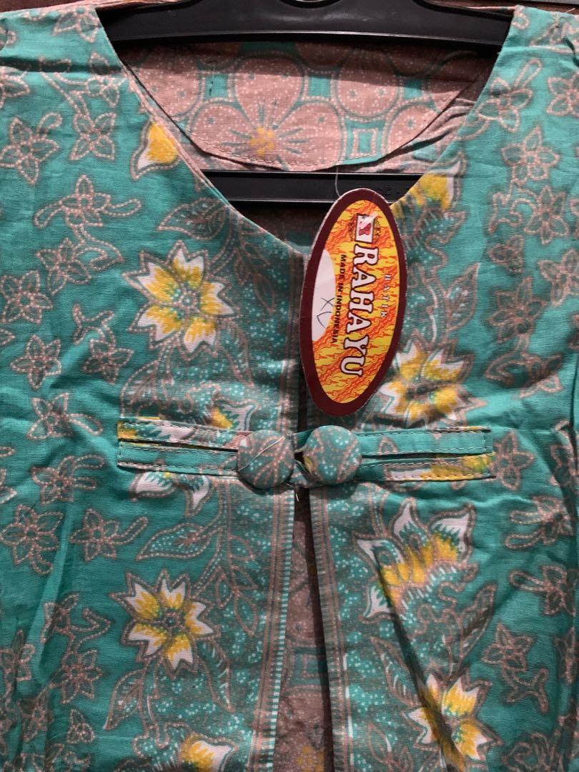 Outer batik hijau tosca, Fesyen Wanita, Pakaian Wanita, Atasan di Carousell