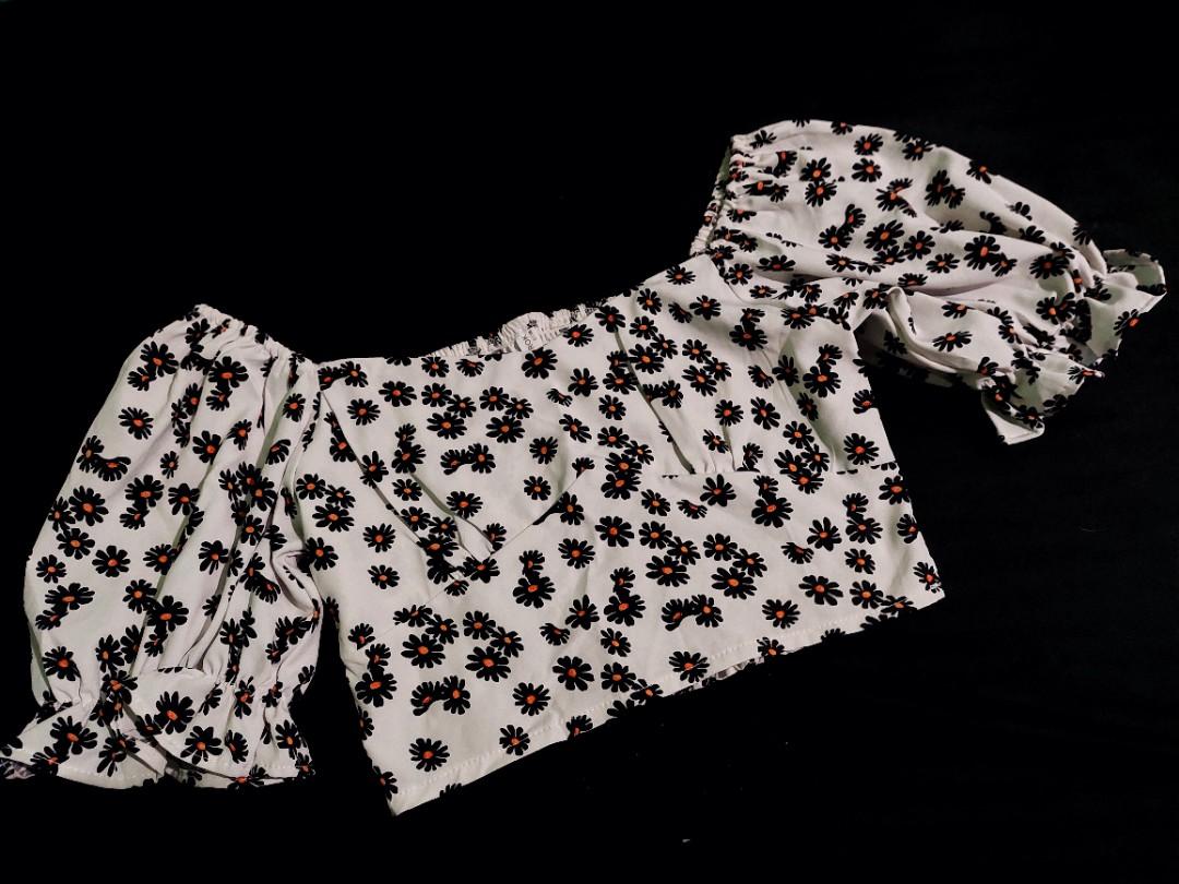 Plus size Rutched Back Crop-top Puff Sleeves (Category: Blouses) located in Mandaluyong City. Submitted by polaming (Listing ID 1174218143, Image 3). Description: Worn only once para masukat..
