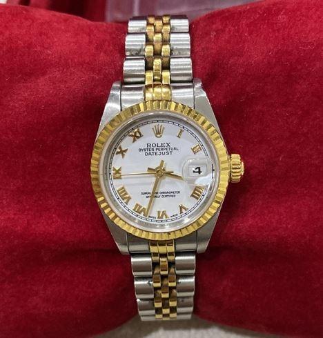 Pre loved BUT very lightly used Rolex Datejust 26mm Steel Yellow