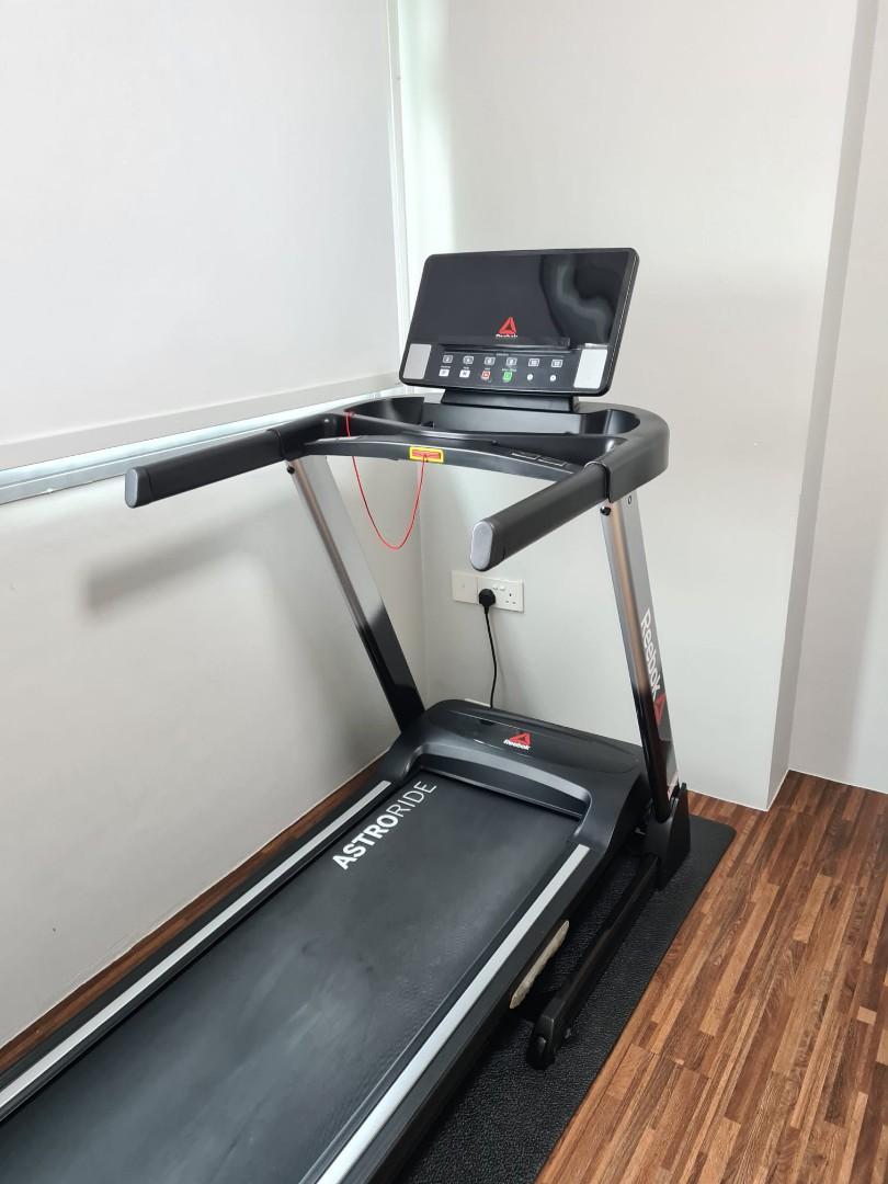 REEBOK A2.0 TREADMILL with Protective Mat, Sports Equipment, & Fitness, Cardio Fitness Machines on