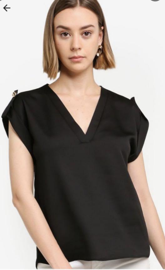 River Island Indiana Top Black (Category: Blouses) located in Taguig. Submitted by 5erap (Listing ID 1174277191, Image 1). Description: Very nice in actual! Good for office attire - slacks or jeans!.