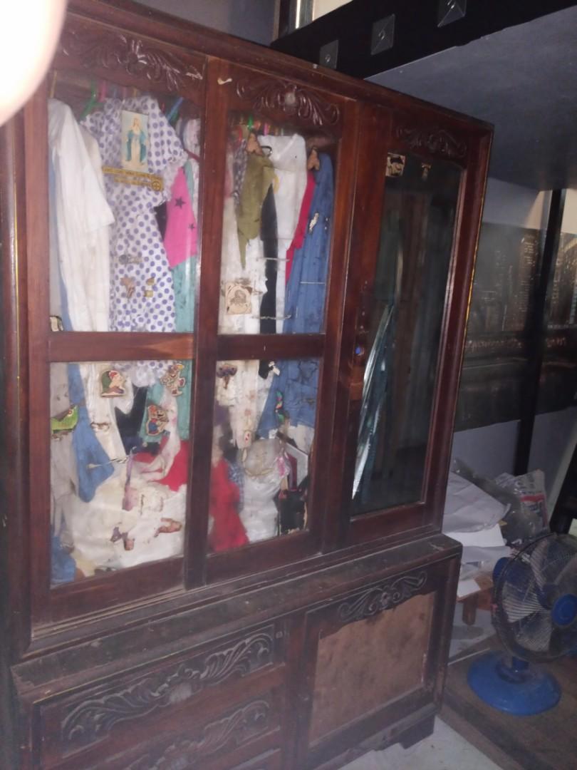 selling this narra front aparador (Category: Shelves, Cabinets & Racks) located in Manila. Submitted by crustynico23 (Listing ID 1174307354, Image 1). Description: selling this narra front aparador. 4k . lrt r.papa location 09285953696.