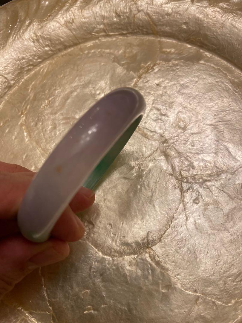 Translucent jade bangle (Category: Bracelets) located in Singapore. Submitted by cancerian1 (Listing ID 1174222182, Image 1). Description: Translucent jade bangle, very nice Tri colour. Bought in Hong Kong in 2000’s and with original Jewelry box from the shop and price tag. A very good bargain, and would make a perfect and unique gift. Inner diameter approx 6cm..