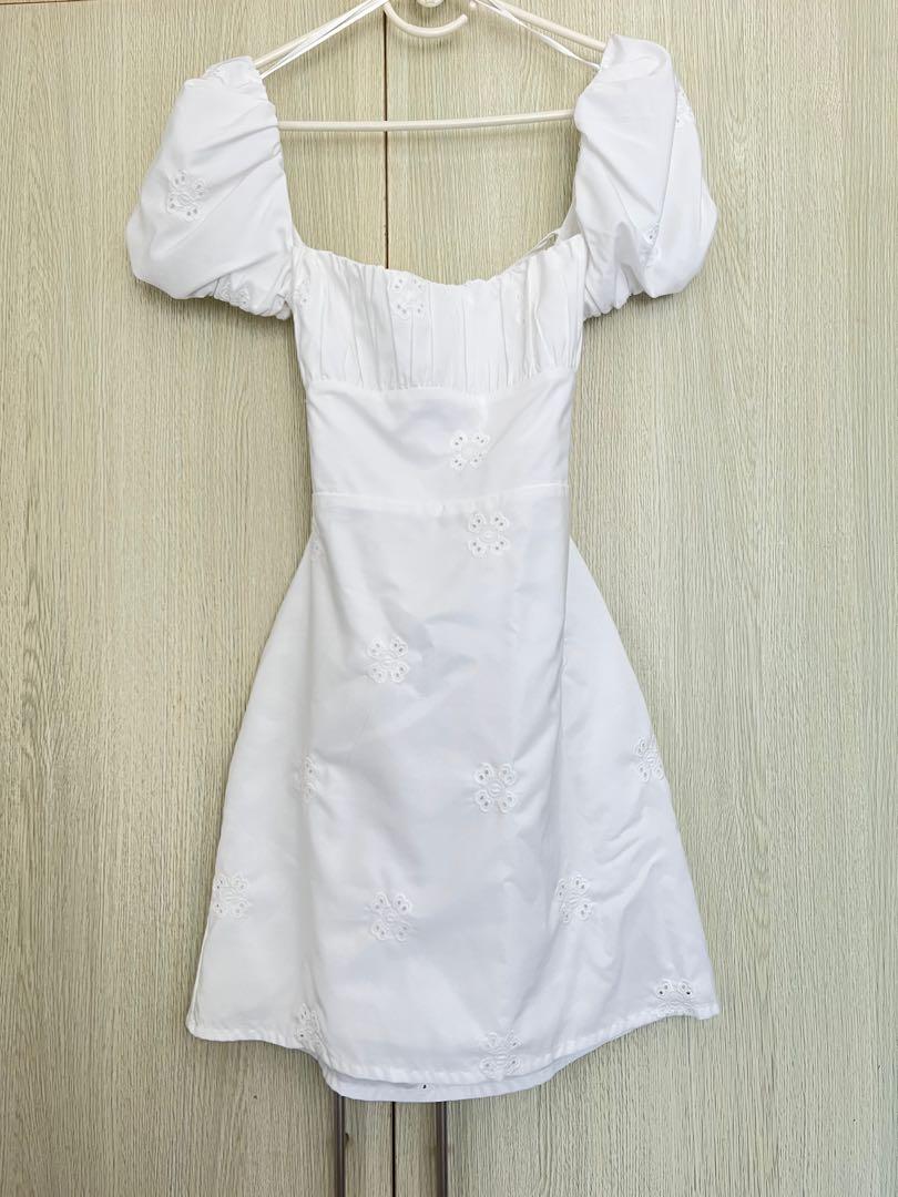 Zara White Puff Dress (Category: Dresses) located in Muntinlupa City. Submitted by randomstuffph (Listing ID 1174151020, Image 1). Description: Never used brand new with tag and receipt.