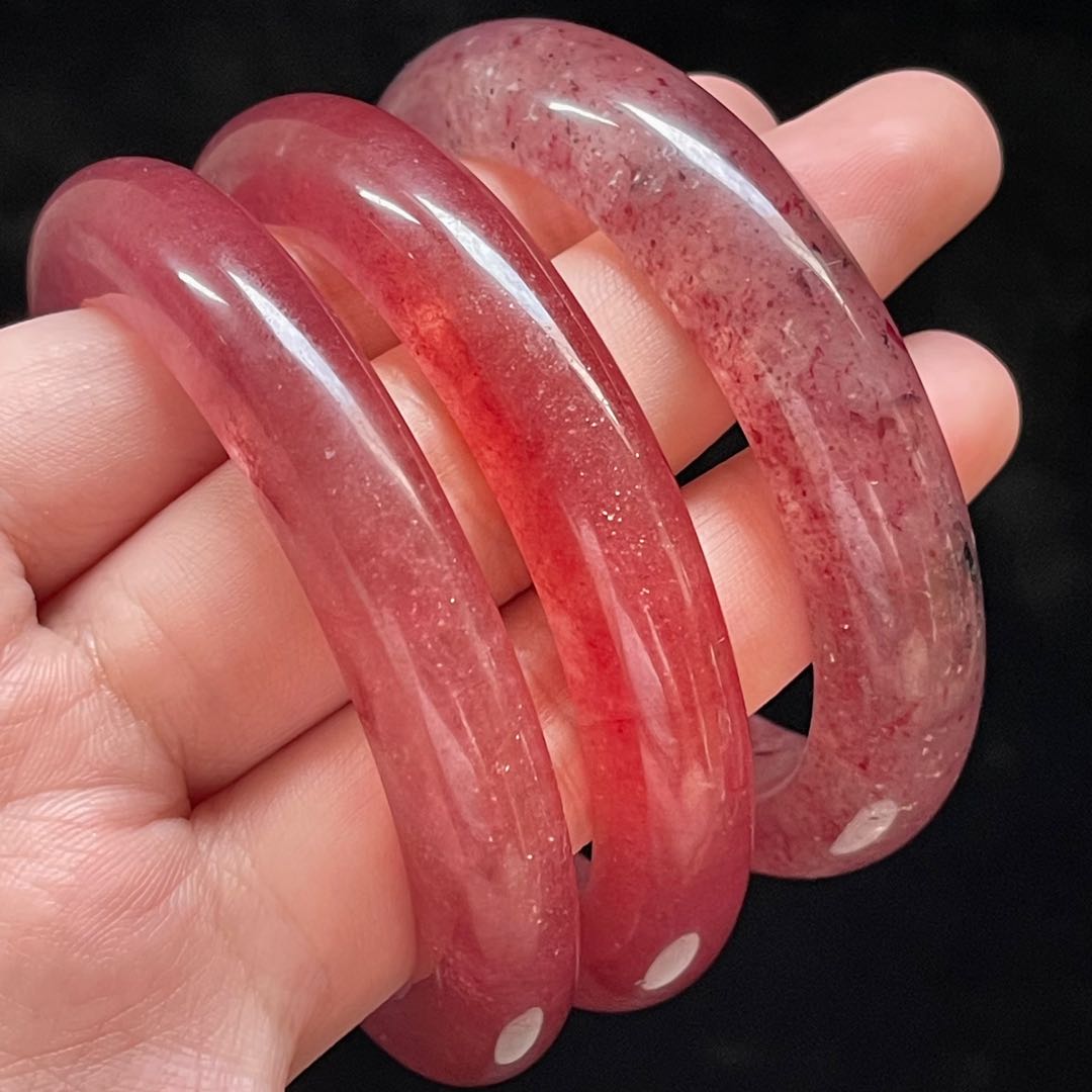 🍁 1⃣️2⃣️3⃣️ Strawberry Quartz Bangle Crystal Gemstone Love stone  红草莓晶水晶手镯#CM26010056, Hobbies & Toys, Memorabilia & Collectibles, Vintage  Collectibles on Carousell