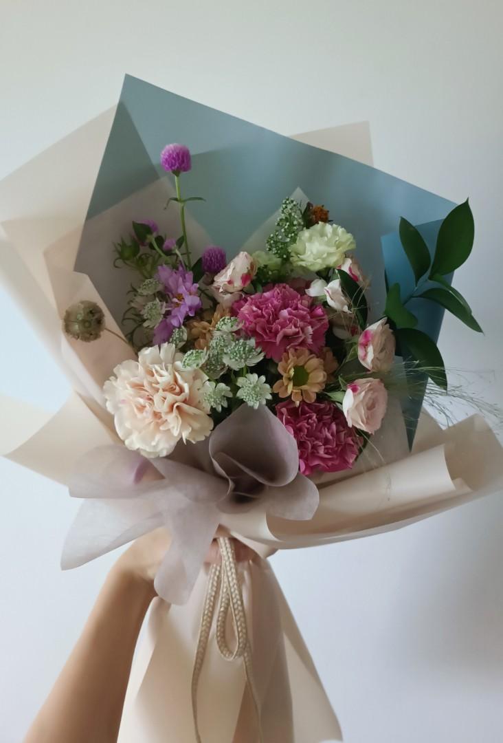 訂製花束花藍外國花材康乃馨小玫瑰大理波斯菊桔梗風車果菊仔大星芹生日派對紀念日畢業鮮花 興趣及遊戲 手作 自家設計 文具及工藝