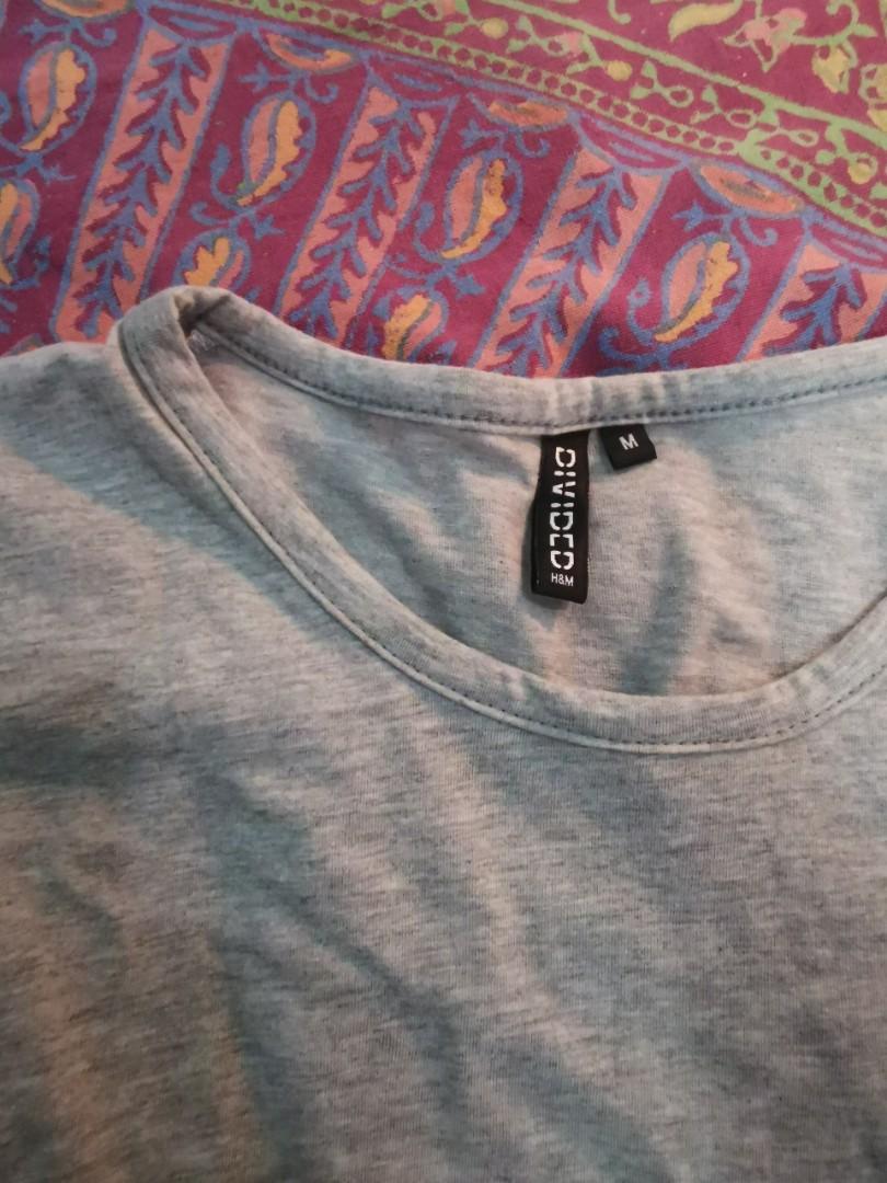 🌑 Gray basic crop top (Category: Shirts) located in Muntinlupa City. Submitted by circleback (Listing ID 1174478761, Image 3). Description: THRIFTED from @/honeyed.hues ! Best fits 34/35 bust. Slightly stretchy. Cute and body hugging for the right size. Feel free to message for more photos / videos / measurements! 😊.
