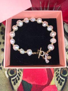 BNeW🌟elegant real pearls and bee charm with Swarovski elements FREE MAIL in box