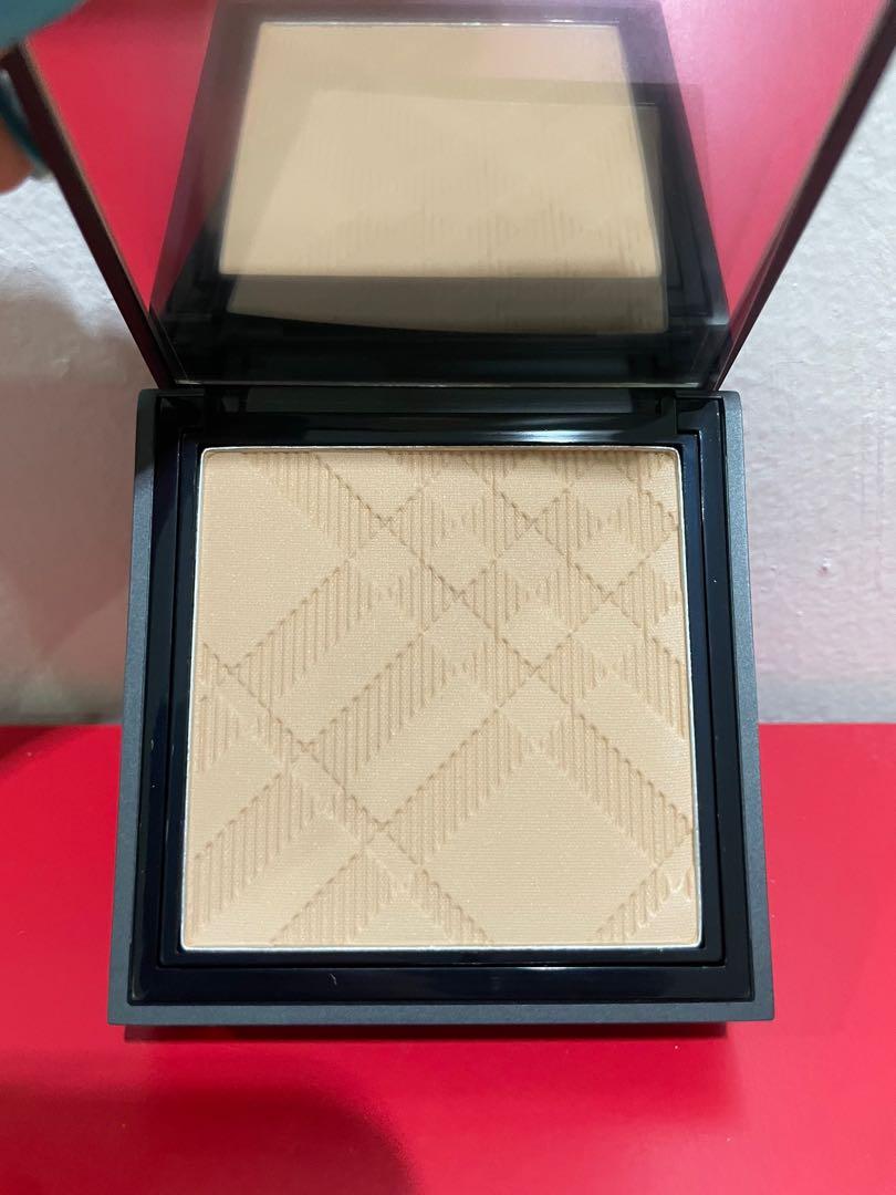 Burberry Matte Glow Compact, Beauty & Personal Care, Face, Makeup on  Carousell