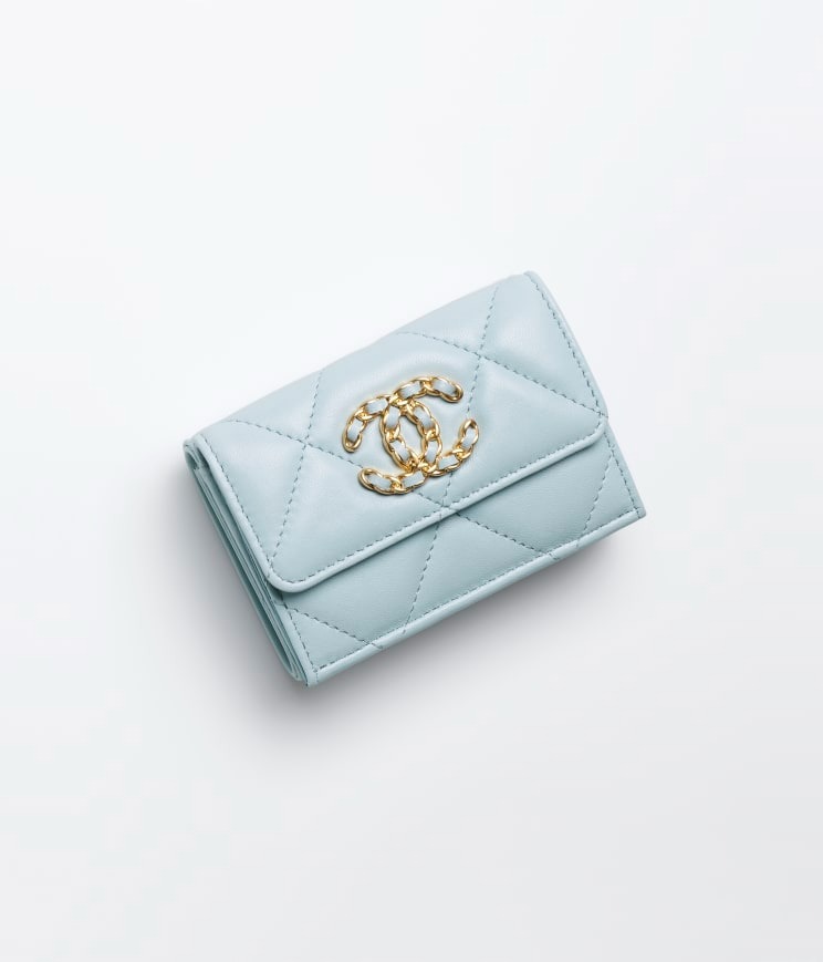 Chanel 19 small flap wallet 2025 price