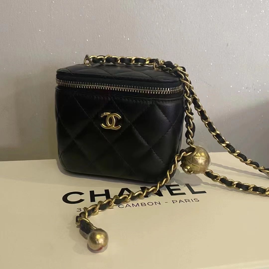 Chanel 22B mini vanity pearl crush, Women's Fashion, Bags & Wallets ...