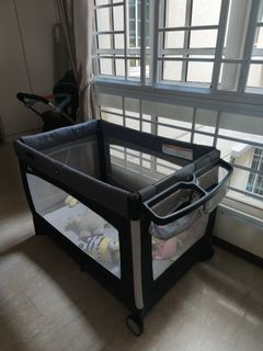 (Category: ) located in . Submitted by clearingwardrobesg (Listing ID 1174350450, Image 1). Description: .