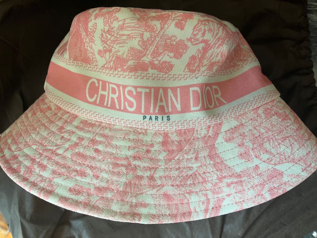 Chia sẻ hơn 73 về dior pink hat hay nhất  cdgdbentreeduvn