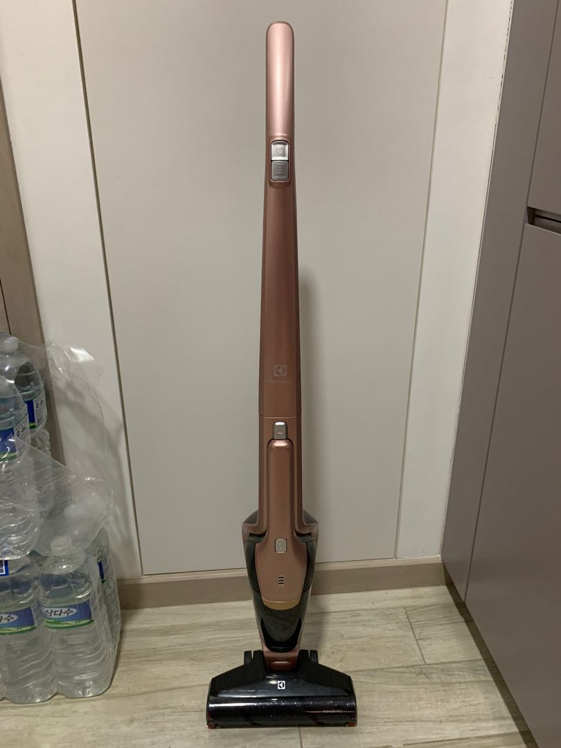 ELECTROLUX ZB3414AK HANDSTICK VACUUM CLEANER (18V) 2IN1 ERGORAPIDO POWERPRO, TV & Home