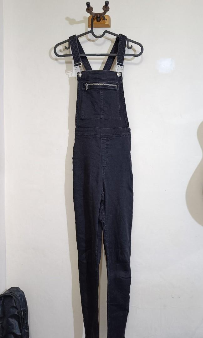H&M black overall denim jumpsuit (Category: Jumpsuits) located in Makati City. Submitted by twistedshake.98 (Listing ID 1174438661, Image 3). Description: • Women's • Waistline: 27 in • Length: 52.5 in.