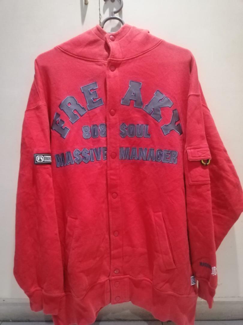 Hoodie varsity jacket (Category: Coats, Jackets and Outerwear) located in Alicia. Submitted by wrence_09 (Listing ID 1174362299, Image 1). Description: 800+sf Mop: LBC COP/COD No issue Makapal at mabigat Width: 27 inches Lenght: 30 inches.