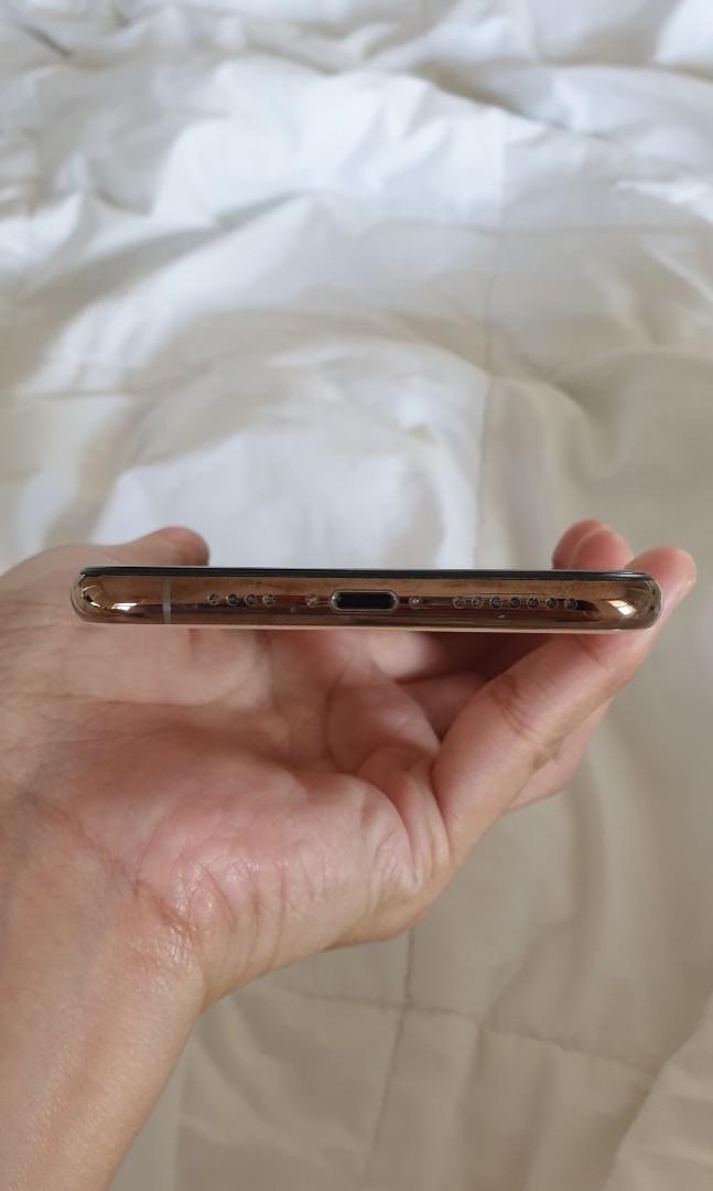 Iphone XS Max 64gb Gold (Category: iPhone X Series) located in Muntinlupa City. Submitted by _danicam (Listing ID 1174318675, Image 3). Description: Selling my personal phone -Globed locked -No issues -87% battery health -No history of repair -RFS: upgrade -64gb.