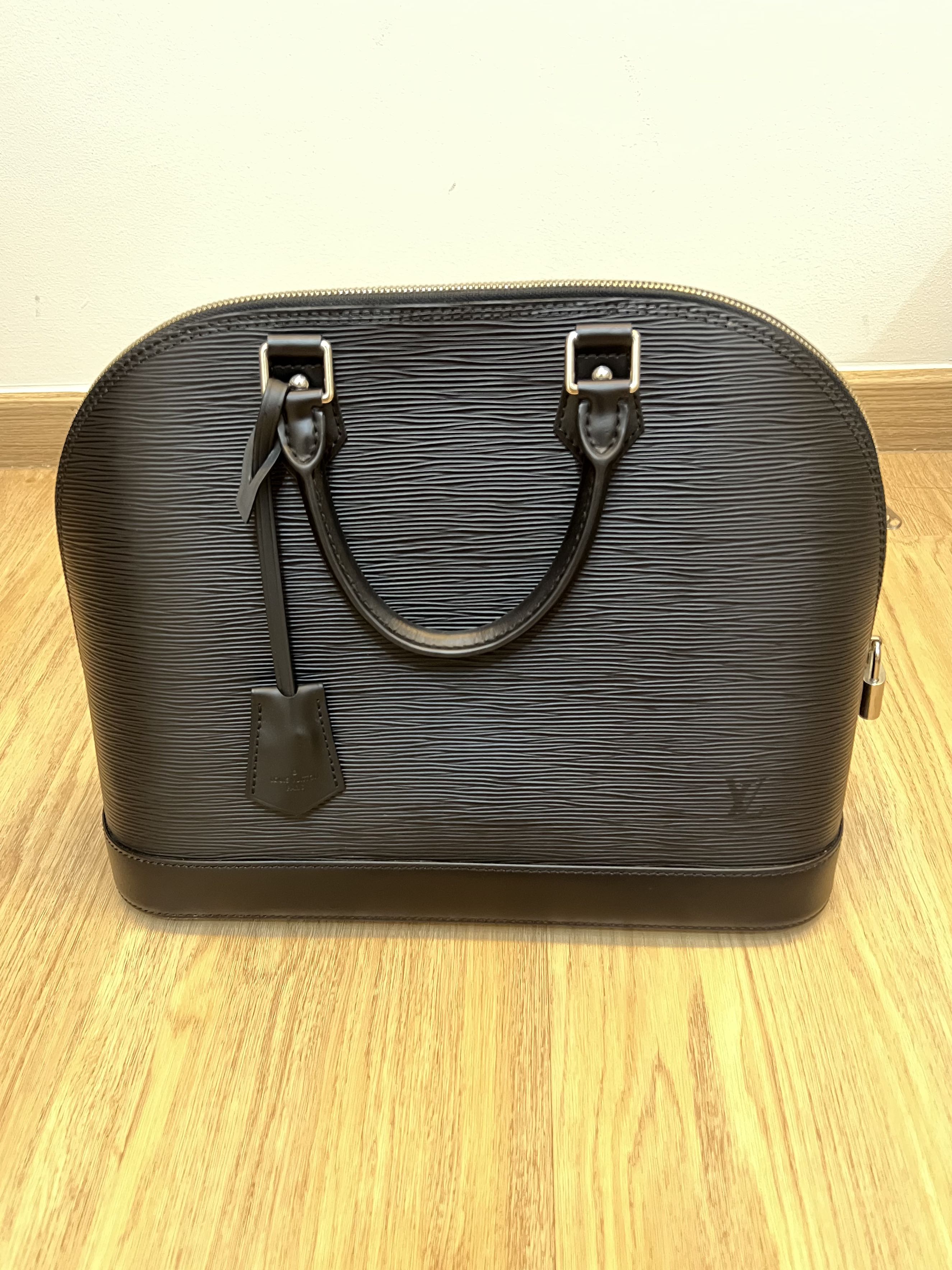 louis vuitton alma epi mm