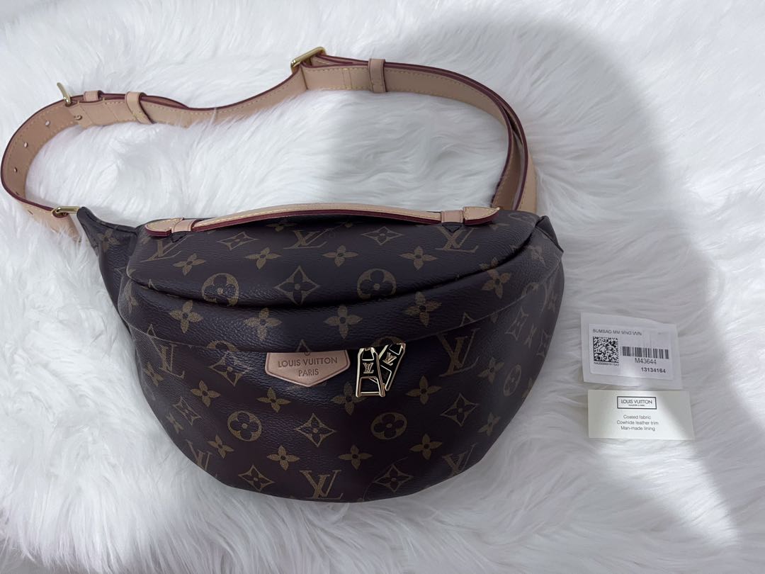Perfect for anyone! DISCOVERY BUMBAG PM #louisvuitton #bumbag 