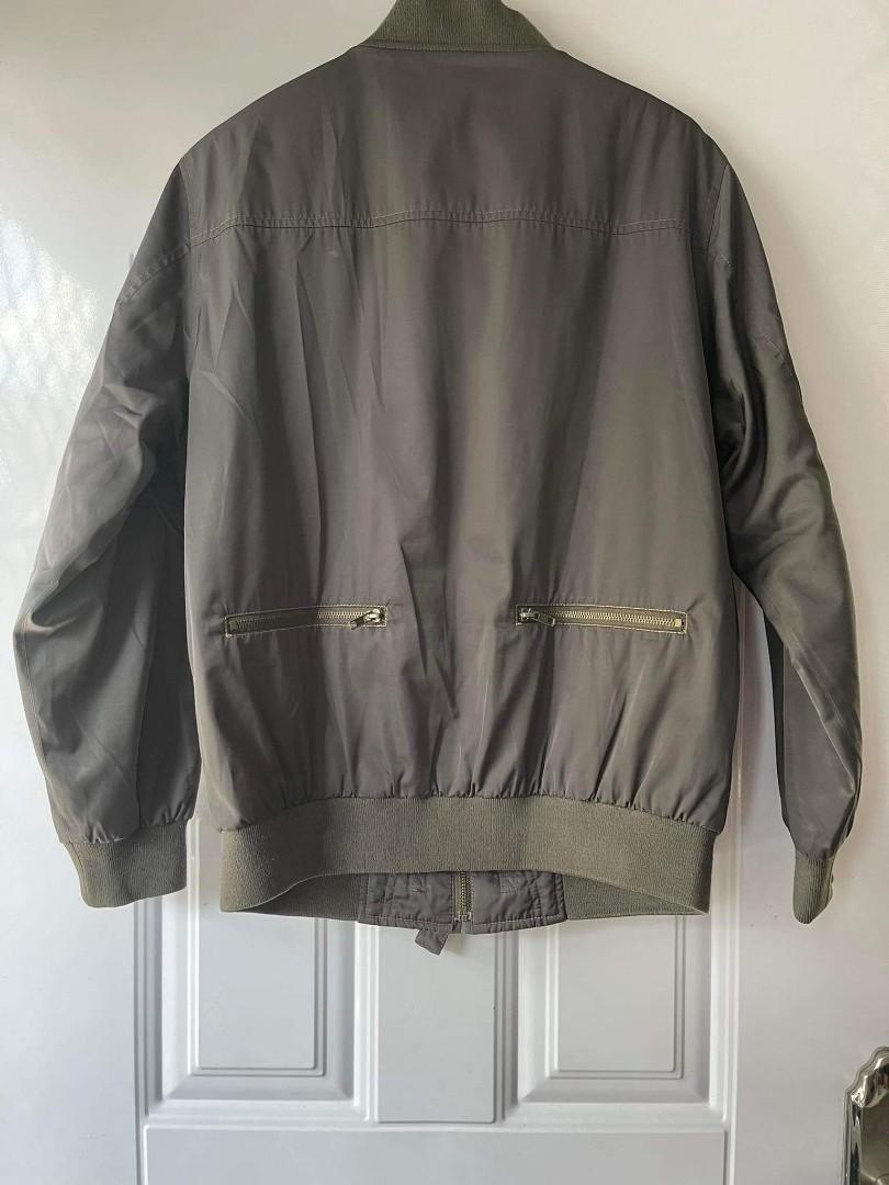 Multi pocket military/tactical jacket (MADE IN JAPAN) (Category: Coats, Jackets and Outerwear) located in Manila. Submitted by furugi24 (Listing ID 1174336074, Image 2). Description: Multi pocket bomber jacket Medium - large Excellent Issue broken zipper handle 1500.