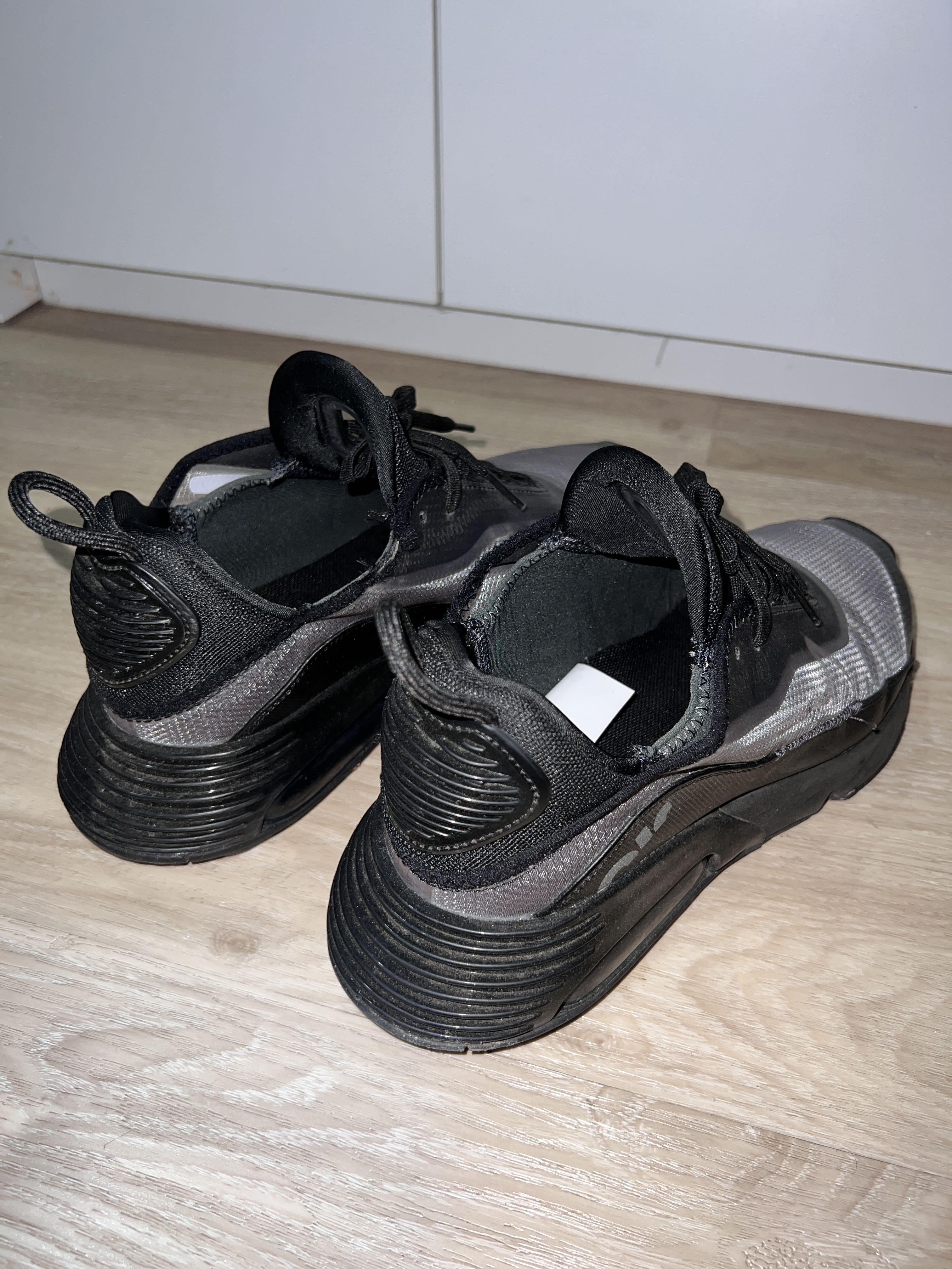 Nike 270 boost hotsell