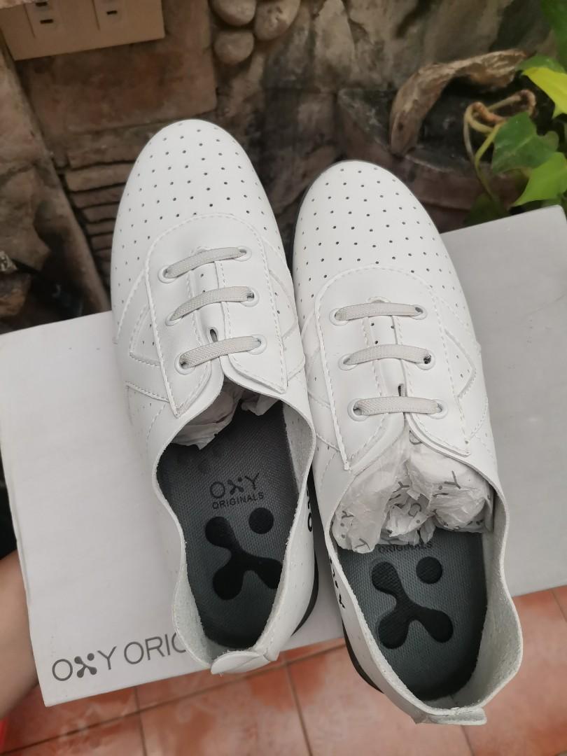 Oxy Originals White Sneakers (Category: Sneakers) located in Talisay. Submitted by charlamirano (Listing ID 1174340390, Image 2). Description: Brand new, with box (Original selling price: PHP2,900).