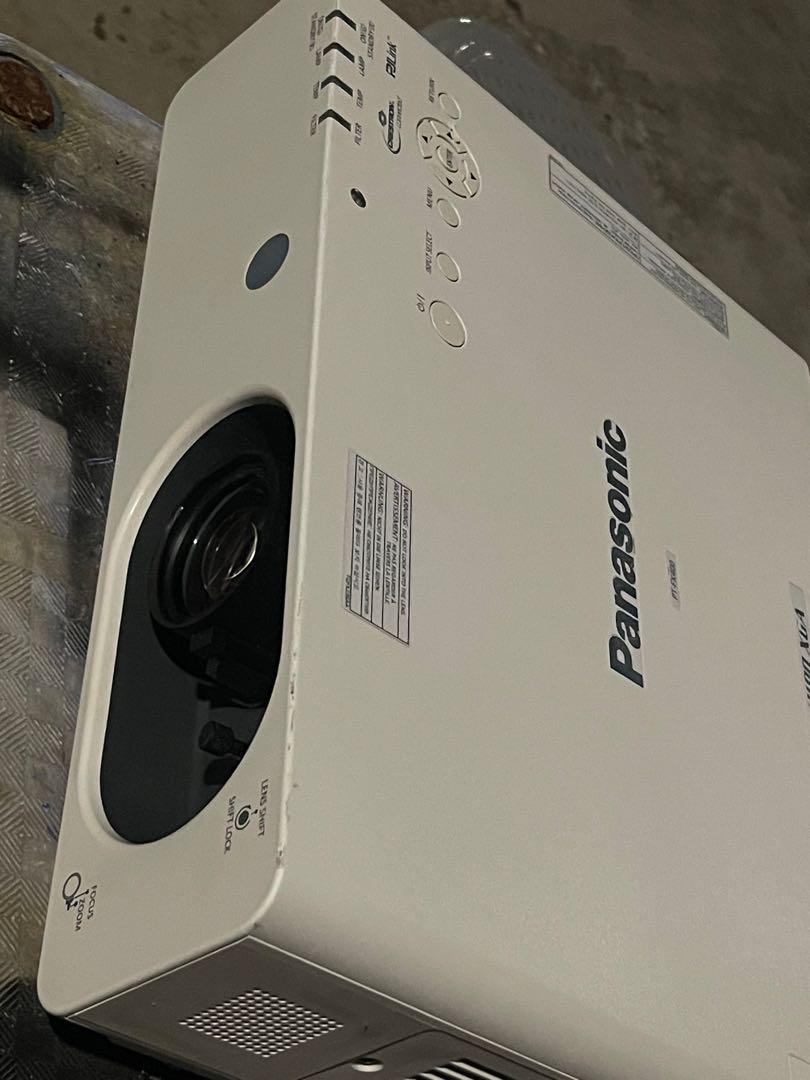 Panasonic PTFX400 projector, TV & Home Appliances, TV & Entertainment