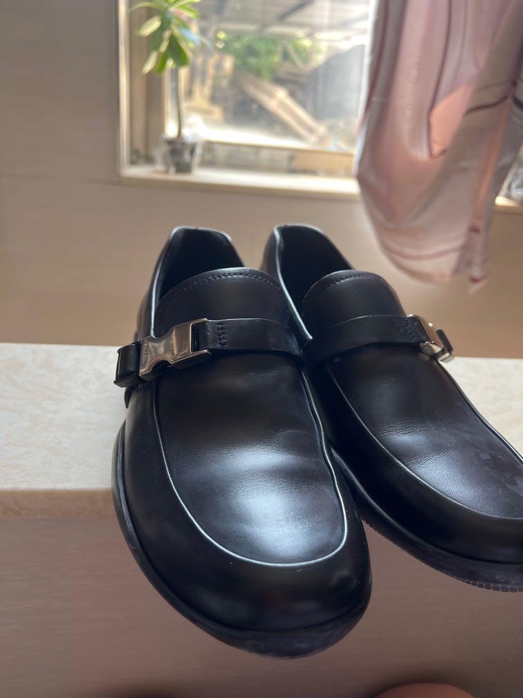 未著過閒置品Prada calzature uomo size 6, 男裝, 鞋, 西裝鞋- Carousell