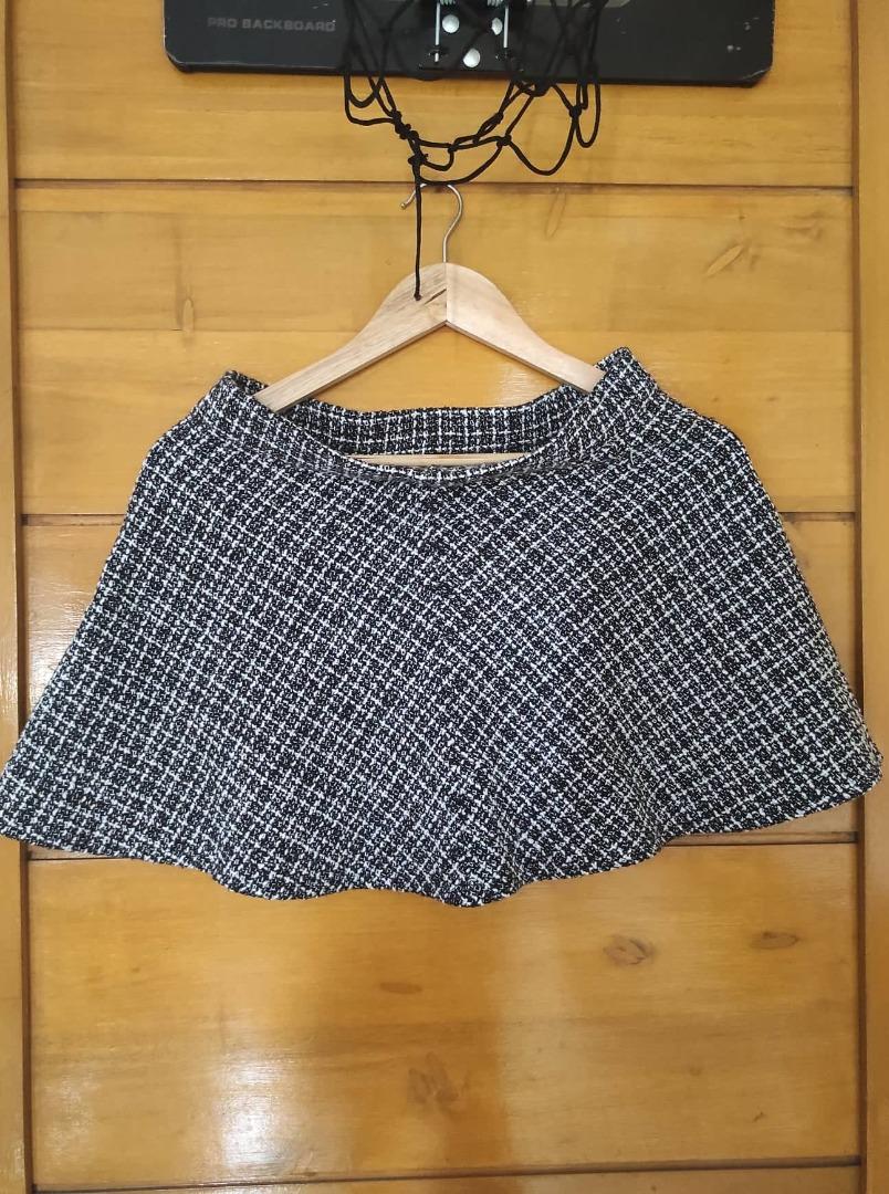 Shein skirt (Category: Skirts) located in Quezon City. Submitted by tsktsktskk (Listing ID 1174445928, Image 1). Description: Shein skirt (Large), worn once. RFS: Decluttering.