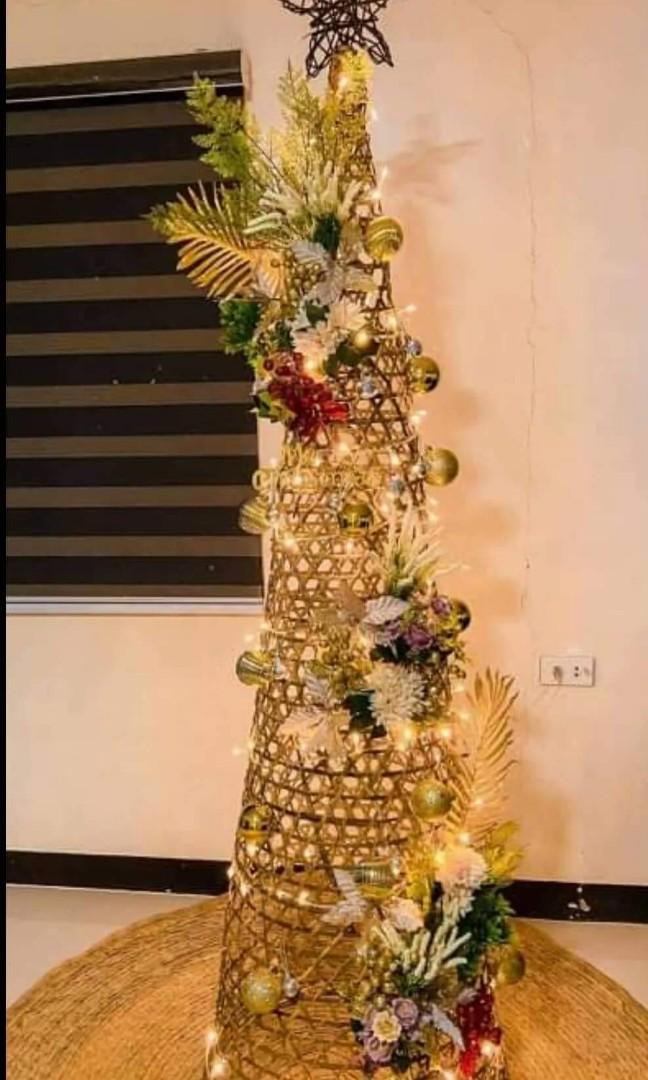 Slim rattan Xmas Tree only with free star ( 6 ft), Furniture & Home