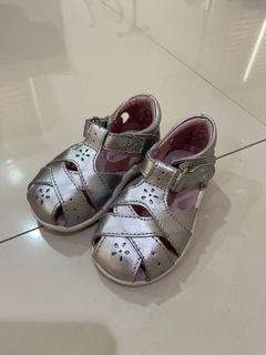 Stride Ride Silver Sandals (Size 4.5M, UK 3.5 , EU 20.5, approximately for 12-18 months old)