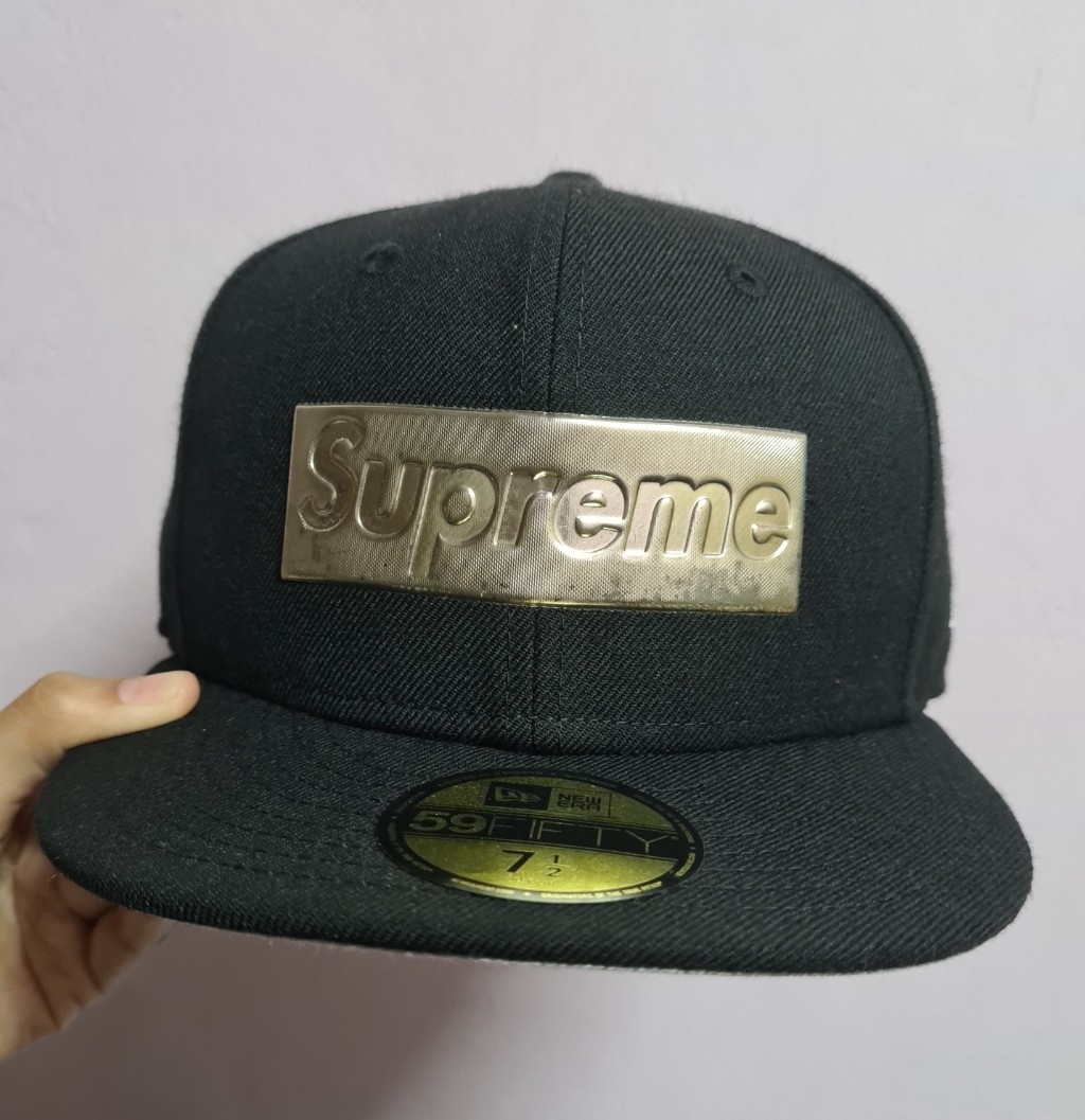 Supreme Metal Box Logo New Era, Men's Fashion, Watches