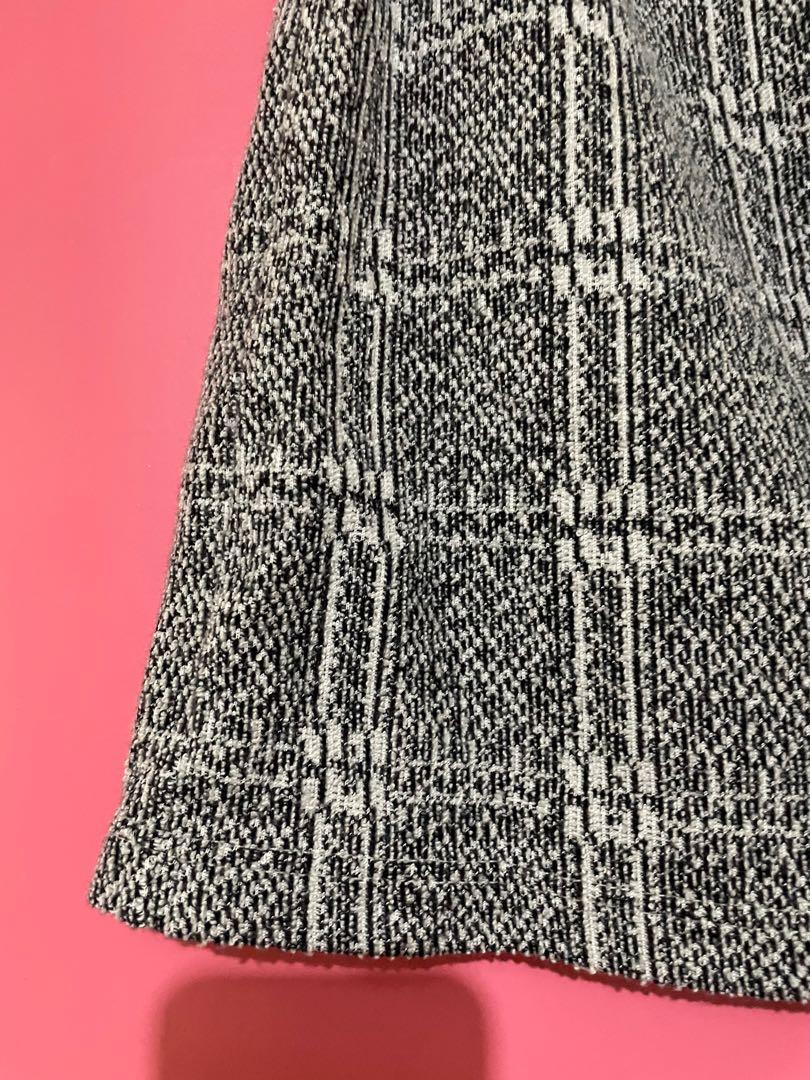 Topshop Skirt (Category: Skirts) located in Quezon City. Submitted by savespaces (Listing ID 1174478296, Image 3). Description: Topshop Petite Skirt • size: US 4 • used once, great condition • bought in Topshop Mega • rfs: decluttering • pm for when worn pics! can do Shopee checkout 💜.