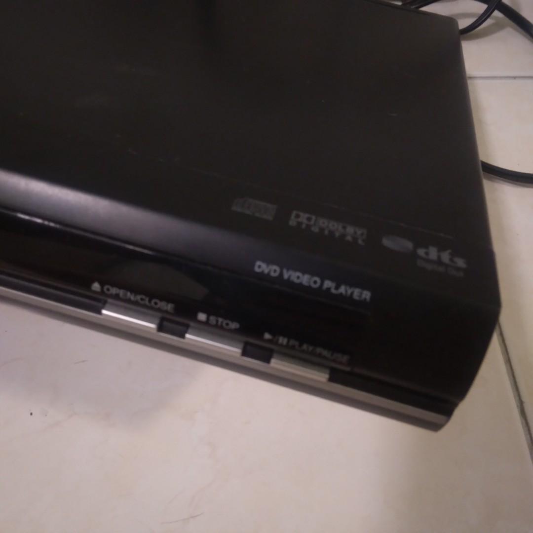 Toshiba DVD player, Hobbies & Toys, Music & Media, CDs & DVDs on Carousell