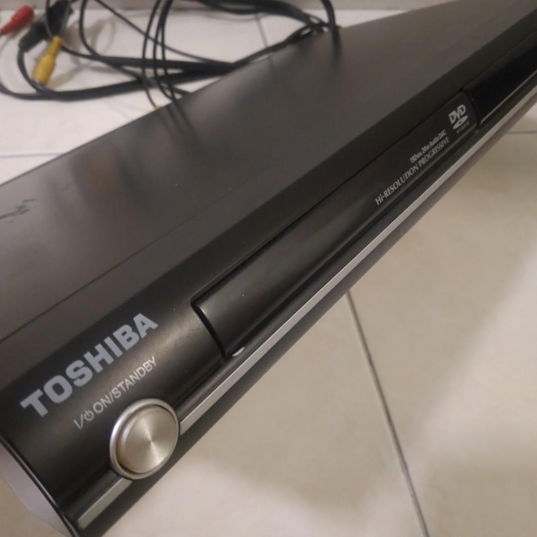 Toshiba DVD player, Hobbies & Toys, Music & Media, CDs & DVDs on Carousell