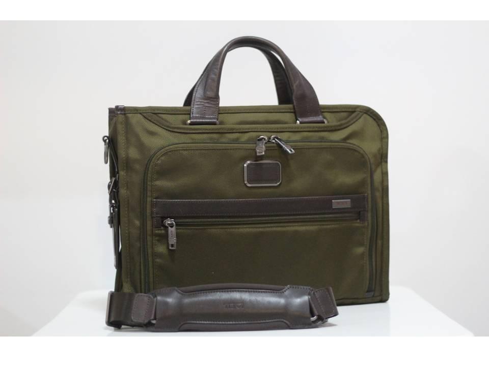 Tumi 26110OL2 Alpha 2 Slim Deluxe Portfolio Brief / 17" Briefcase