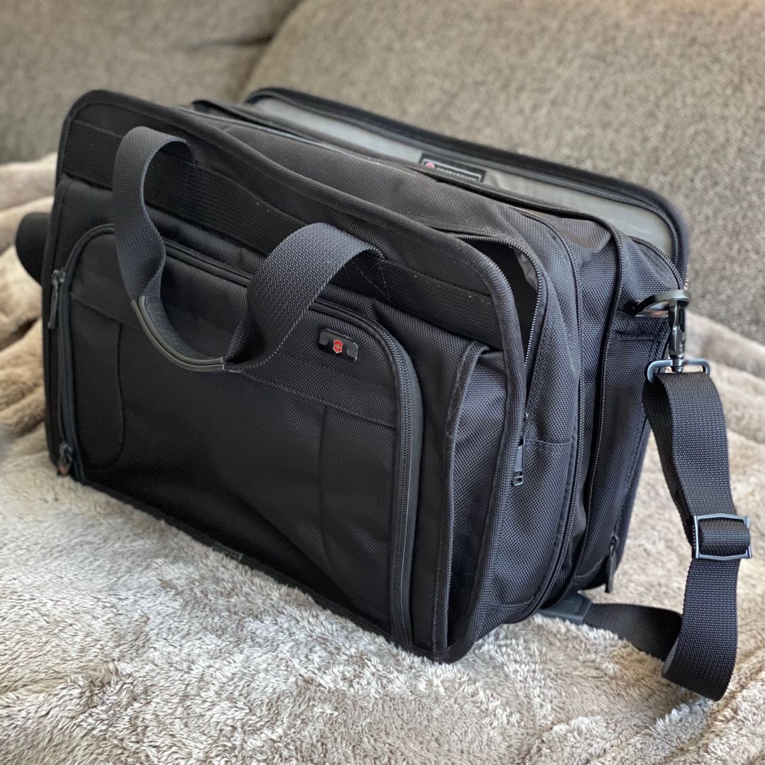 VICTORINOX Business Bag, Men's Fashion, Bags, Briefcases on Carousell
