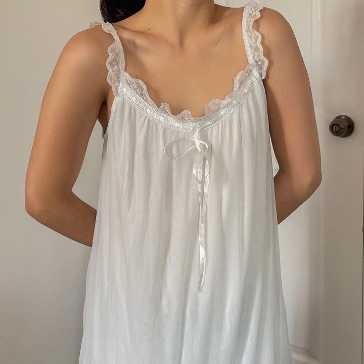 white_vintage_nightgown_1658655064_74ef621e_progressive.jpg