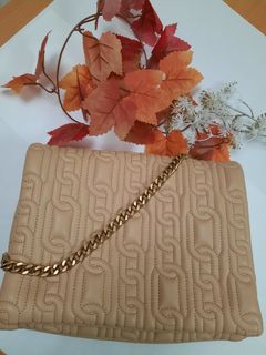 (Category: ) located in . Submitted by prettycloset0309 (Listing ID 1174406490, Image 1). Description: .