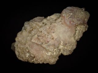 Pink Opal 粉紅蛋白石 Monte Rosa Mine, Ica Province, Ica Department, Peru 秘魯 69.9x42.6x33.5mm 59.6g64202891527170110