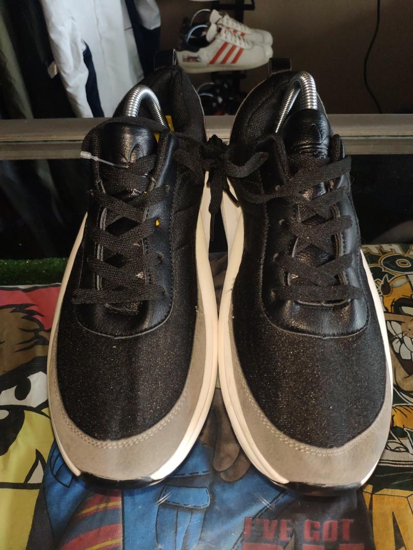 Shark boost shoes shop