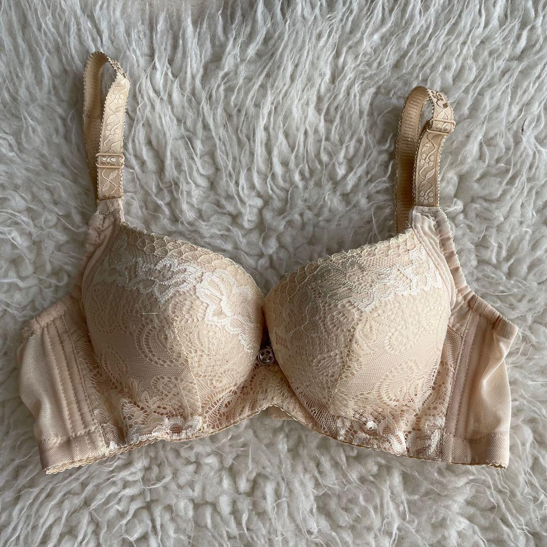 Almost New Shaping Padded Bra 34/75, Women's Fashion, New Undergarments &  Loungewear on Carousell