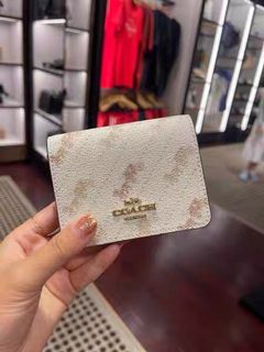 (Category: ) located in . Submitted by luxurycloset.shop (Listing ID 1174580370, Image 1). Description: .