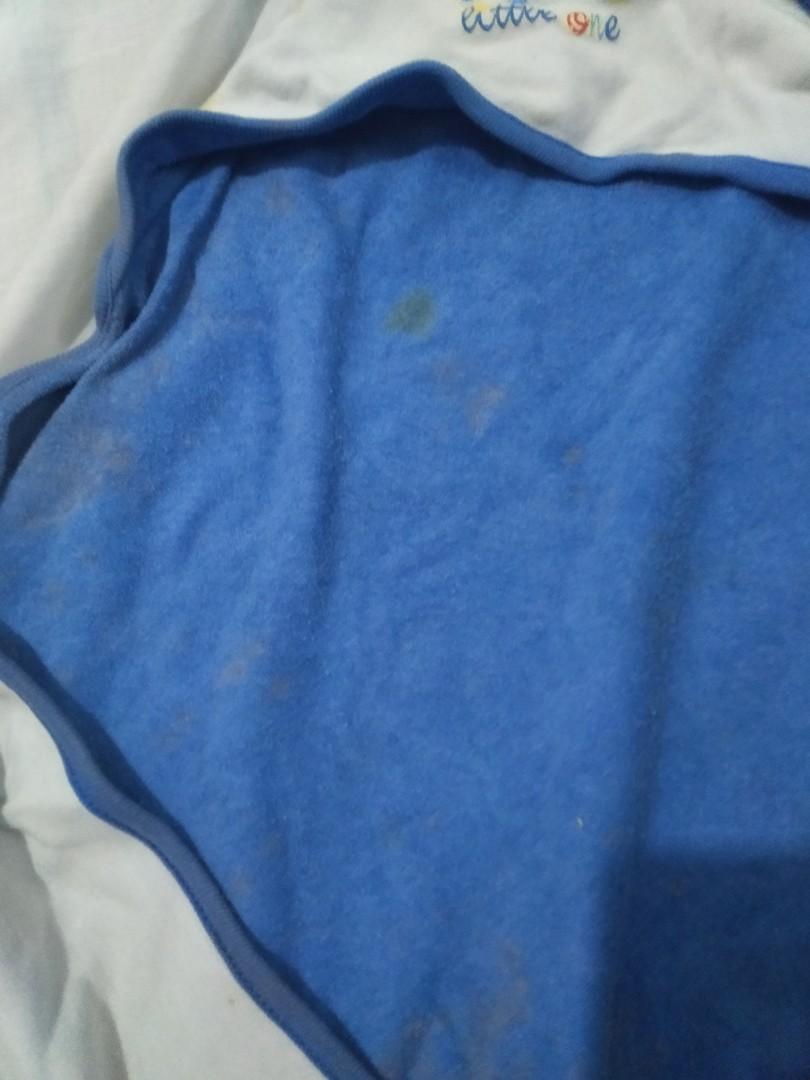 Baby bath towel (Category: Other Baby Bathing & Changing Needs) located in Cainta. Submitted by ziannika28 (Listing ID 1174592959, Image 2). Description: Preloved item please limit your expectations!! May mga stains ng vitamins (please see on pics) !!bawal sa maarte!!.