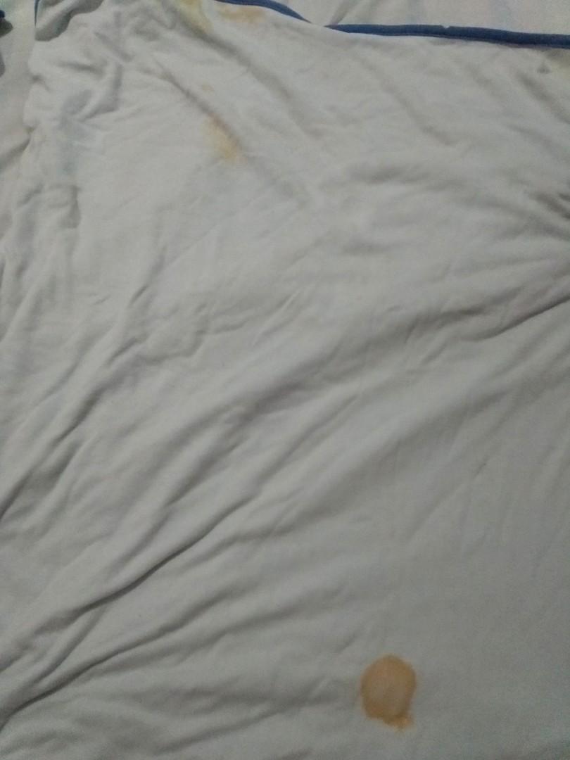 Baby bath towel (Category: Other Baby Bathing & Changing Needs) located in Cainta. Submitted by ziannika28 (Listing ID 1174592959, Image 3). Description: Preloved item please limit your expectations!! May mga stains ng vitamins (please see on pics) !!bawal sa maarte!!.