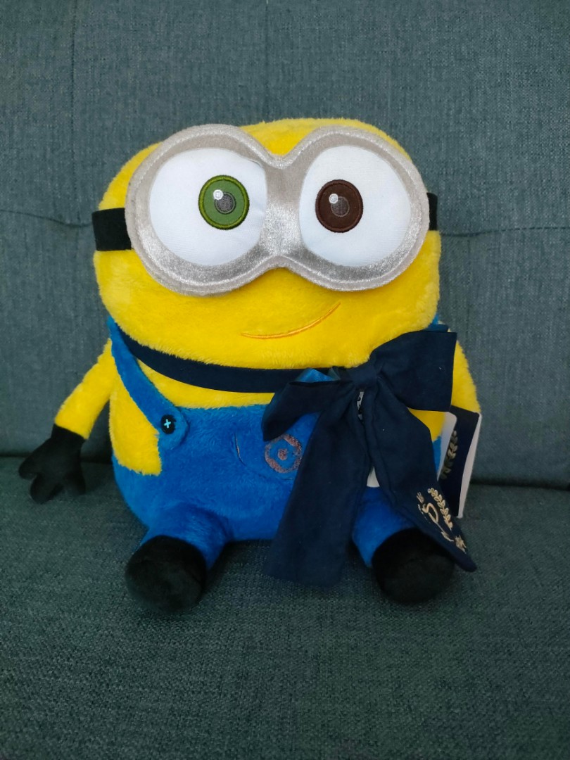 Big minion hot sale stuffed toy